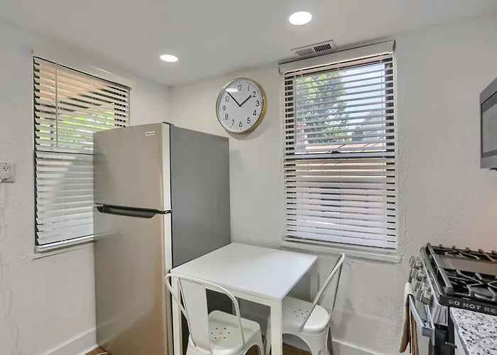 Dormont, Potomac 2b Cozy And Modern Private Bedroom With Shared Bathroom Privatunterkunft Pittsburgh