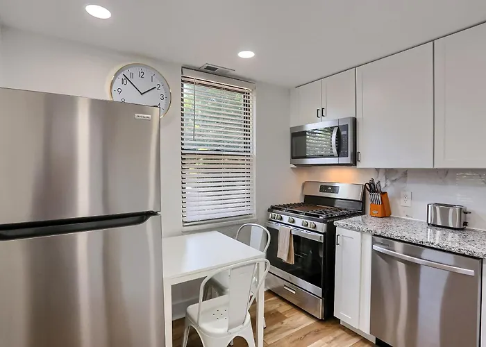 Dormont, Potomac 2b Cozy And Modern Private Bedroom With Shared Bathroom
