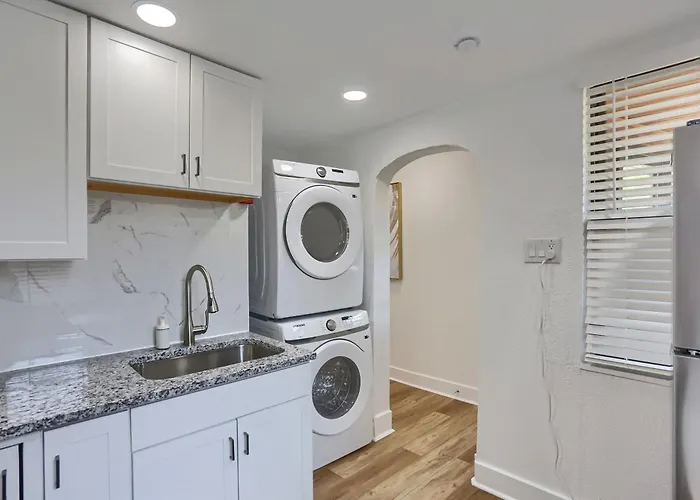 Dormont, Potomac 2b Cozy And Modern Private Bedroom With Shared Bathroom Pittsburgh